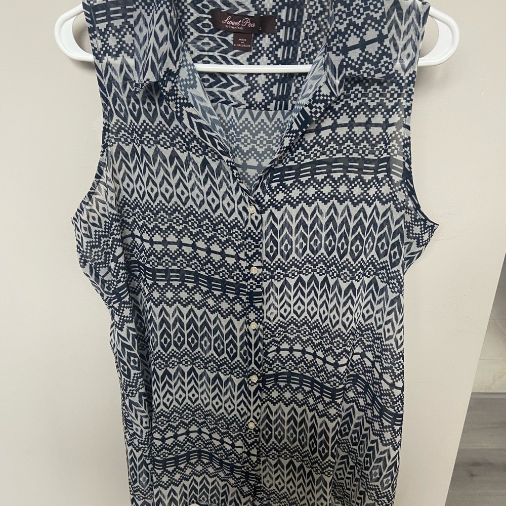 Black and White Geometric Sleeveless Top size large light and airy